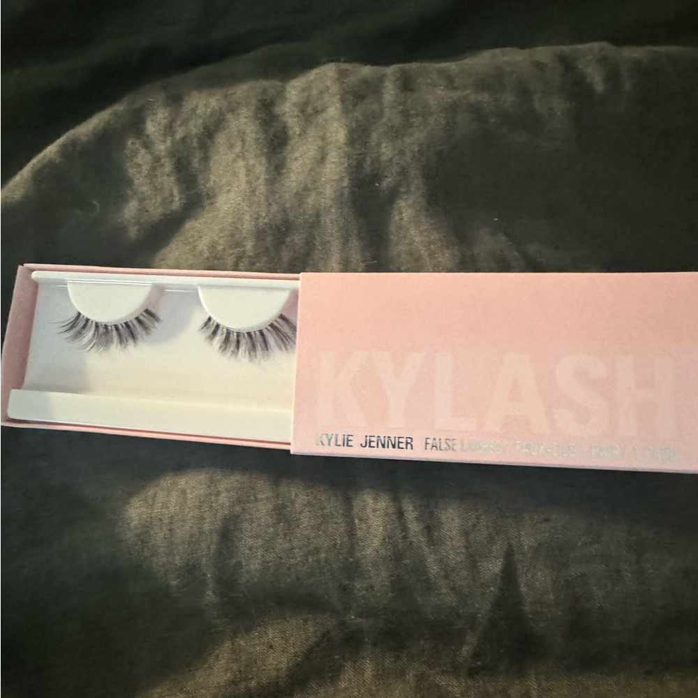 KYLASH eyelashes - Picture 2 of 2